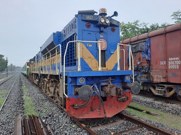 পণ্য ছাড়াই চাঁপাইনবাবগঞ্জ-ঢাকা রুটে ‘কৃষিপণ্য ষ্পেশাল’ ট্রেনের যাত্রা শুরু